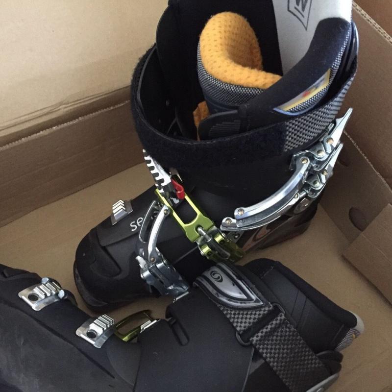 Solomon ladies ski boots worn for 1 week only size 25/25.5 black very comfy