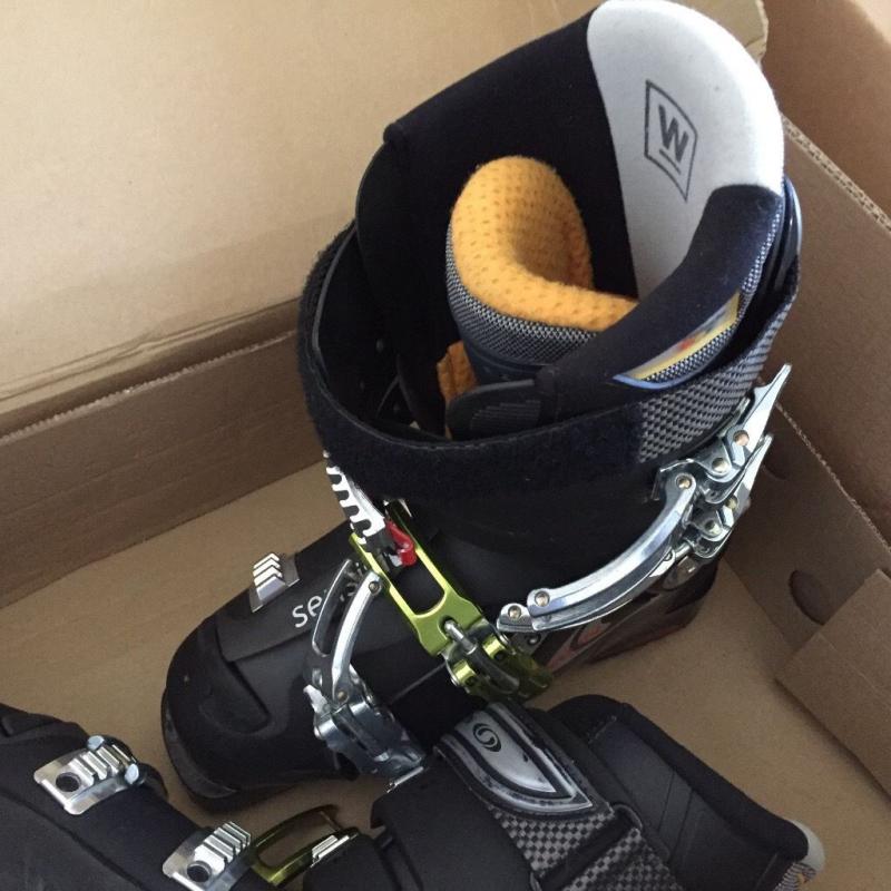 Solomon ladies ski boots worn for 1 week only size 25/25.5 black very comfy