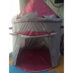 REDUCED BARGAIN!! Easy pop-up tent, Only used indoors! First to see will buy! Spacesaver