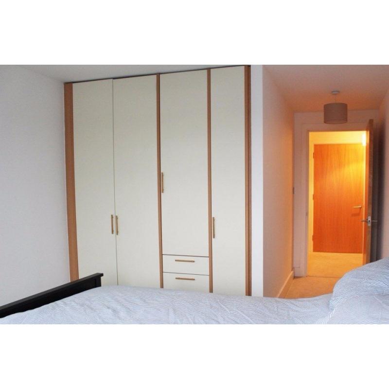 Double Bed in 1-Bedroom to rent in a stylish flat in Islington, close to universites