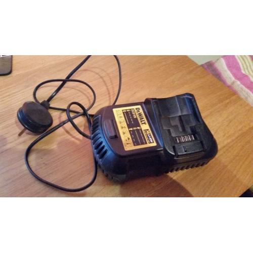 DeWalt XR Charger DCB105 10.8V 14.4V 18V