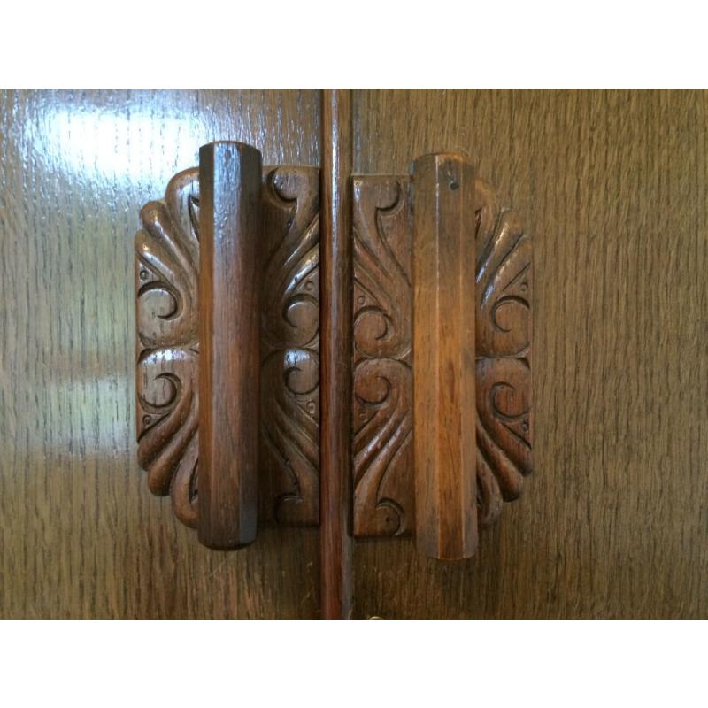 URGENT! Beautiful antique wardrobe for sale - Looking for a quick sale