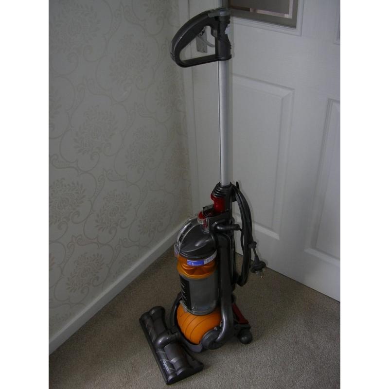 DYSON DC24 excellent, works perfectly. Complete with tool, very clean, quiet. Fully serviced