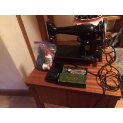 SINGER ANTIQUE VINTAGE SEWING MACHINE AND TABLE PLUS EXTRAS