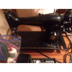 SINGER ANTIQUE VINTAGE SEWING MACHINE AND TABLE PLUS EXTRAS