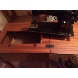 SINGER ANTIQUE VINTAGE SEWING MACHINE AND TABLE PLUS EXTRAS