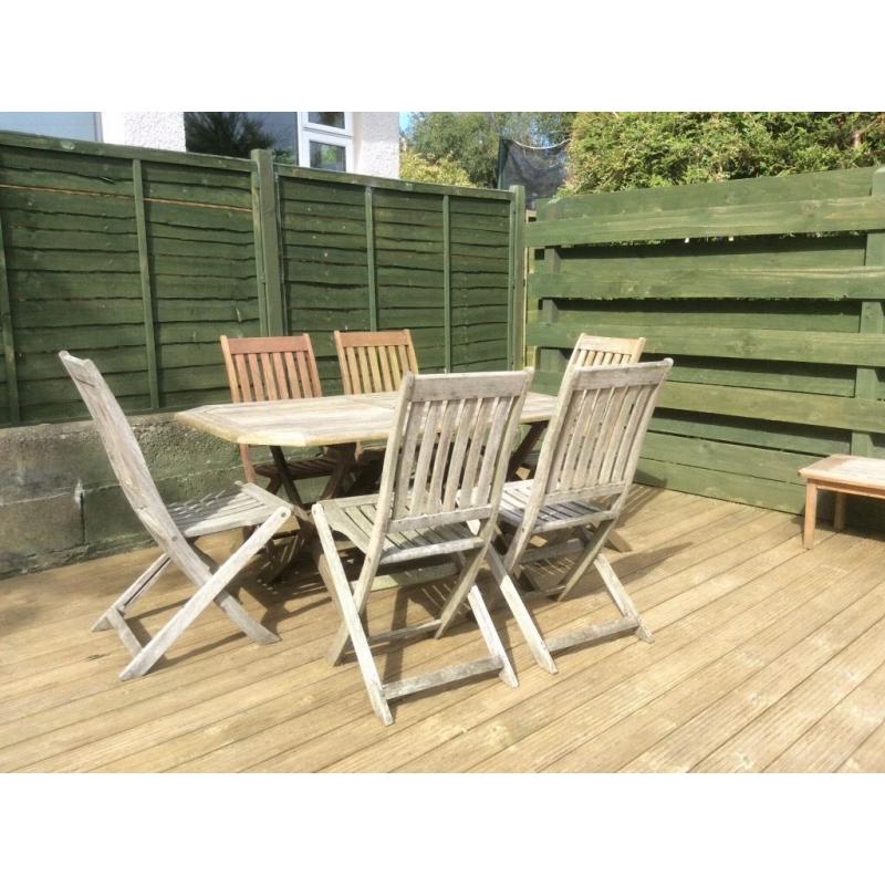 Wooden patio furniture : dining table and 6 folding chairs