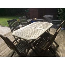 Wooden patio furniture : dining table and 6 folding chairs