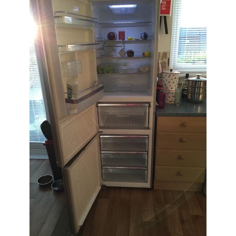Pansonic fridge freezer