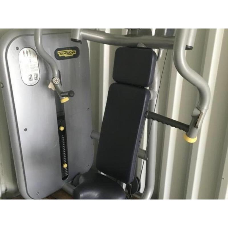 TECHNOGYM CHEST PRESS