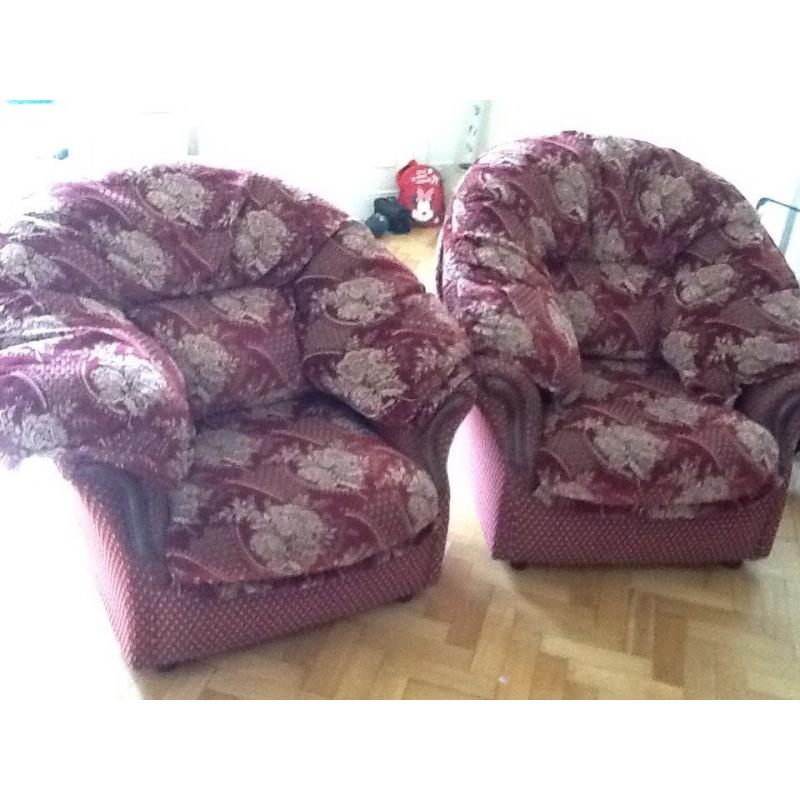 2 Very Comfortable Chairs With removable covers and cushions