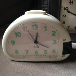 A bundle of 5 Vintage Antique Mantle clocks