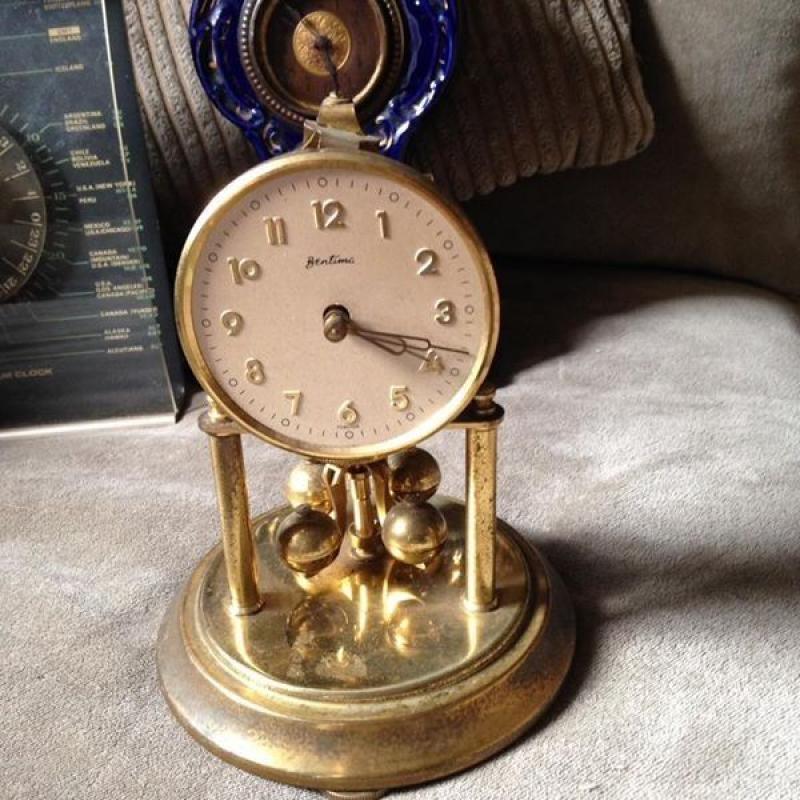 A bundle of 5 Vintage Antique Mantle clocks