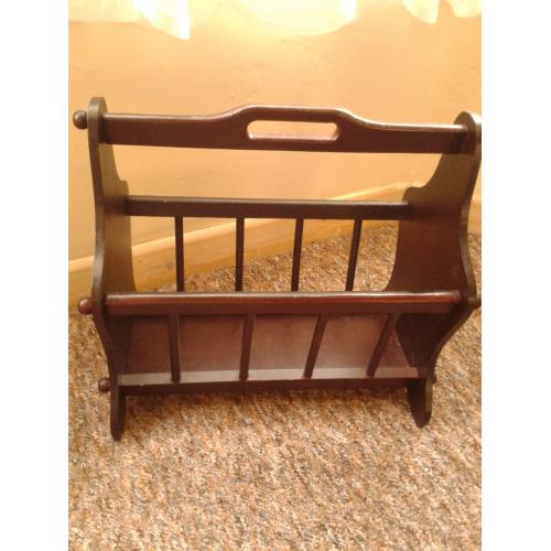 WOODEN MAGAZINE RACK