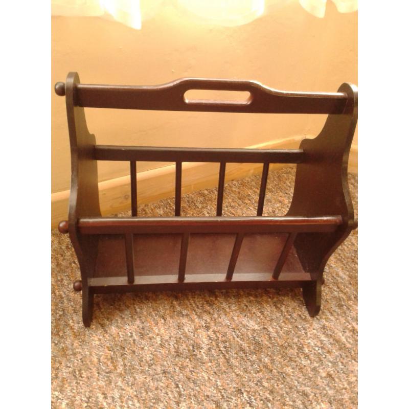 WOODEN MAGAZINE RACK