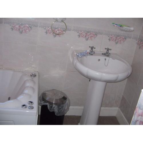 LARGE ROOM TO LET