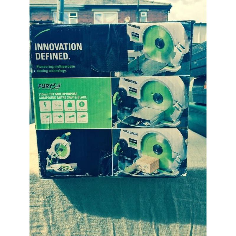 Compound mitre saw