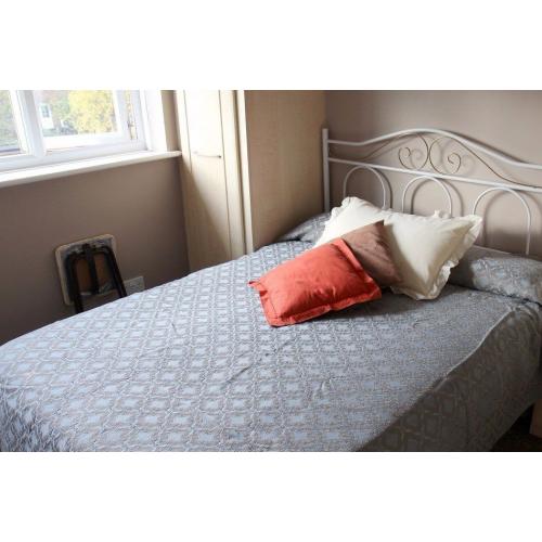 Double Bed in Comfortable Room with Double Bed in Shared 2 Bedroom House in Wembley, Females Only