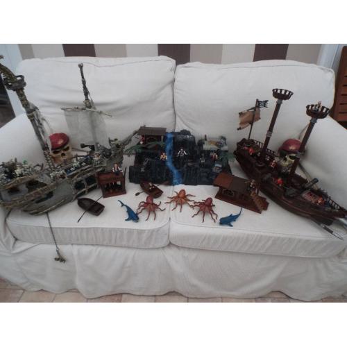 Pirates of the Carribean Play Set with 2 Ships and Island Set