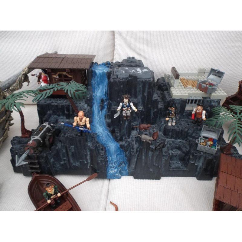 Pirates of the Carribean Play Set with 2 Ships and Island Set