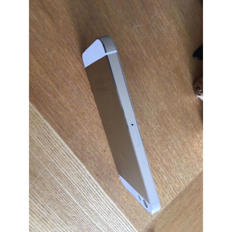 IPHONE 5S 16GB GOLD GREAT CONDITION ONLY A FEW MONTHS OLD