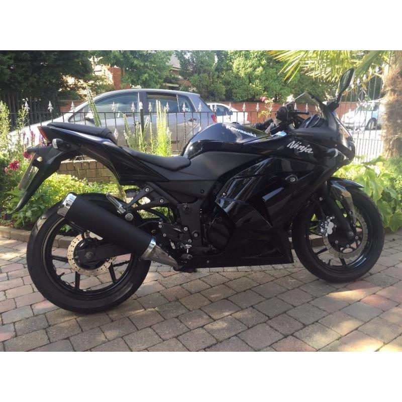 2011 KAWASAKI NINJA 250R BIKE IS SPOTLESS MUST BE SEEN FULL MOT FINANCE ETC 2199 CHEAP BIKE