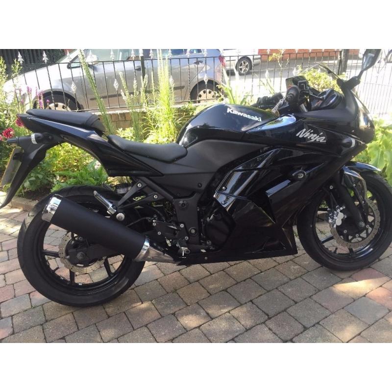2011 KAWASAKI NINJA 250R BIKE IS SPOTLESS MUST BE SEEN FULL MOT FINANCE ETC 2199 CHEAP BIKE