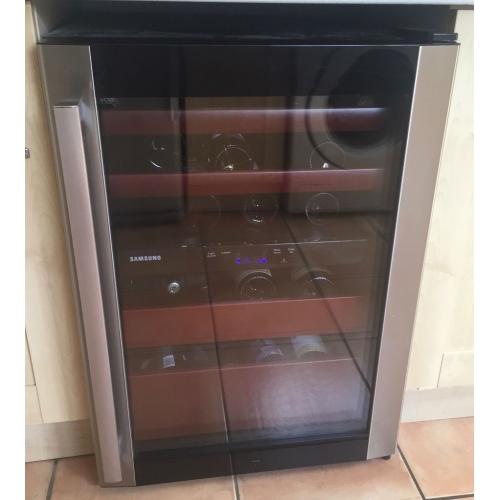 Samsung RW52DASS1 Wine Cooler - Dual Temperature - 52 bottle capacity