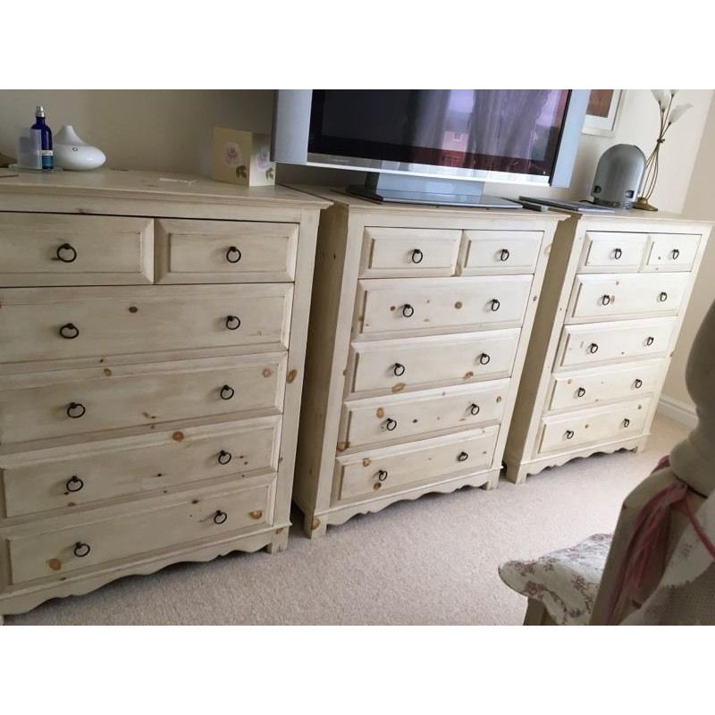 REVIVAL BEDS Orleans Four Poster + 5 Chest of Drawers + Linen Box