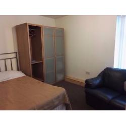 < < < REDUCED PRICE!!!! > > > Room to Let Rent !!!