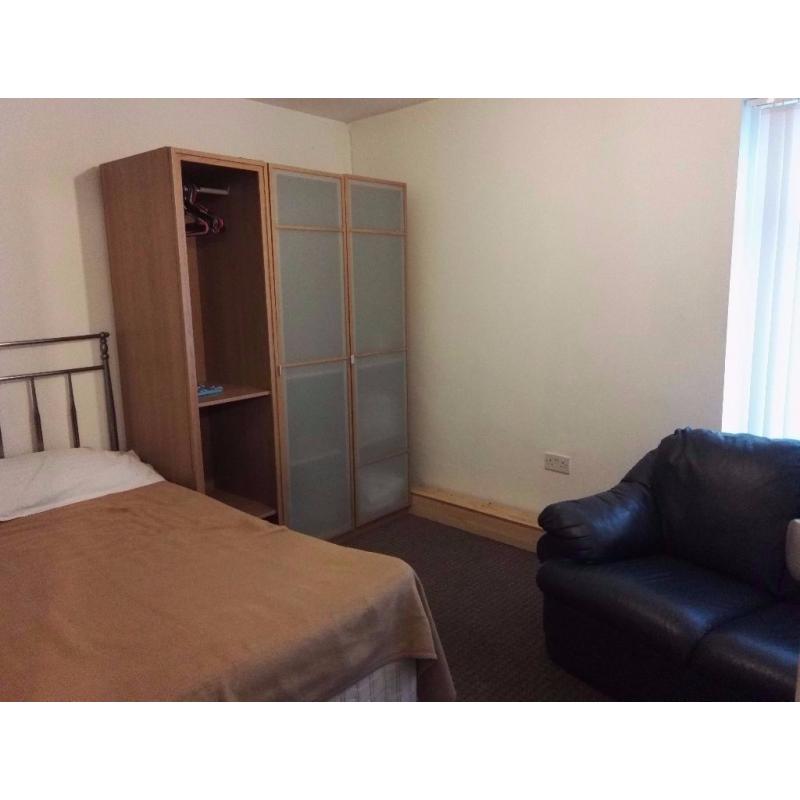 < < < REDUCED PRICE!!!! > > > Room to Let Rent !!!