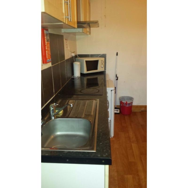< < < REDUCED PRICE!!!! > > > Room to Let Rent !!!