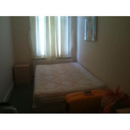 VVVVVVV SINGLE ROOM IN SHEPHERDS BUSH, ZONE 2 VVVVVVVVVV