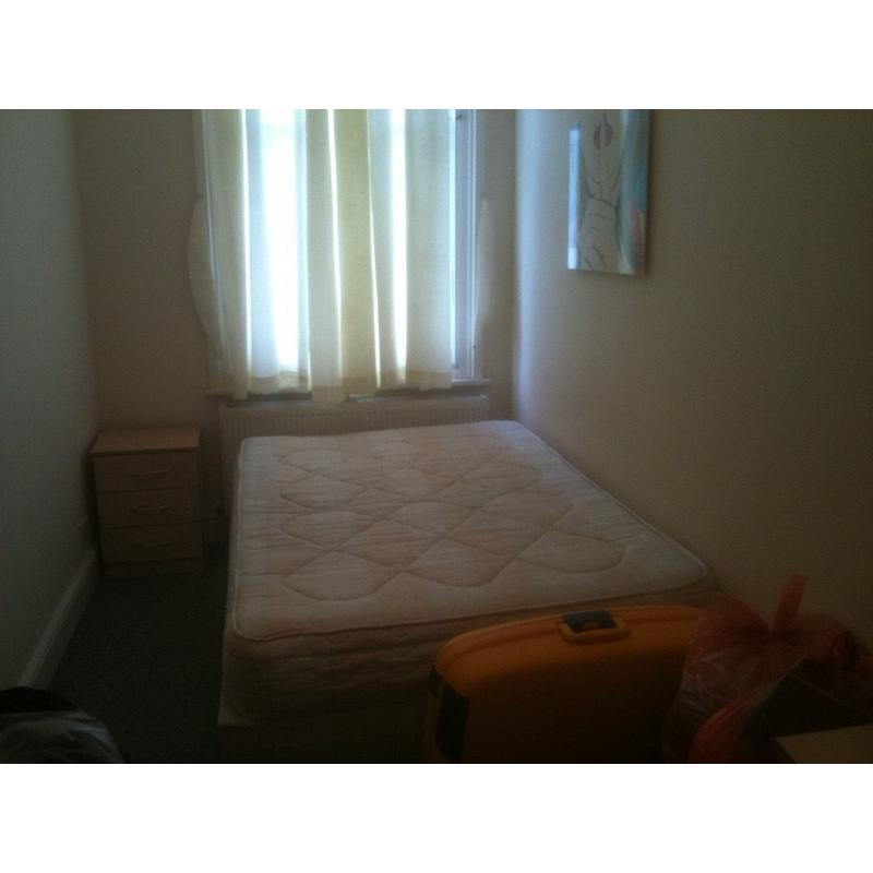 VVVVVVV SINGLE ROOM IN SHEPHERDS BUSH, ZONE 2 VVVVVVVVVV