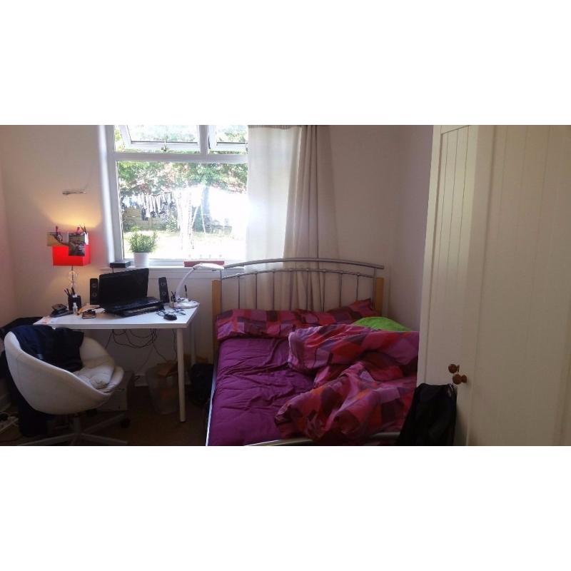 Student ONLY - large double - Walking distance to Napier Sighthill, direct bus to HWU or city centre