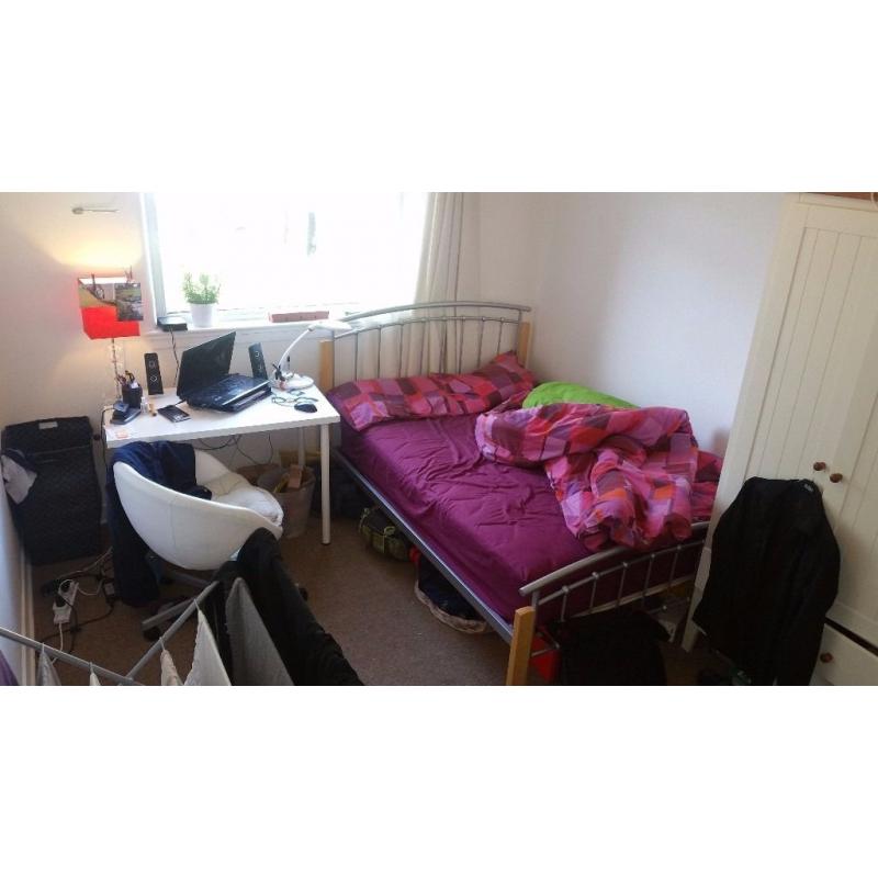 Student ONLY - large double - Walking distance to Napier Sighthill, direct bus to HWU or city centre