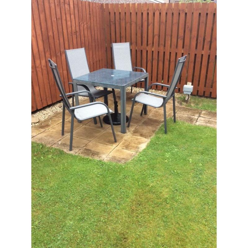 Garden furniture set, perfect condition. W/ 4 chairs, parasol and 16kg parasol weight.