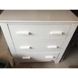 BR Baby chest of drawers