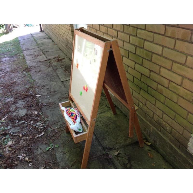 CHILDRENS Solid Wood BLACKBOARD & WHITEBOARD EASEL