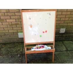 CHILDRENS Solid Wood BLACKBOARD & WHITEBOARD EASEL