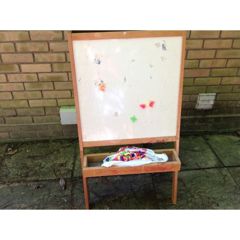 CHILDRENS Solid Wood BLACKBOARD & WHITEBOARD EASEL