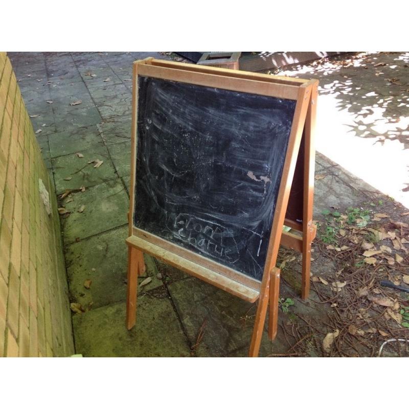 CHILDRENS Solid Wood BLACKBOARD & WHITEBOARD EASEL