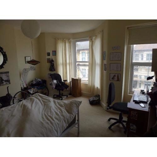 KING SIZE BEDROOM-in a beautiful Victorian house-ALL BILLS INCLUDED