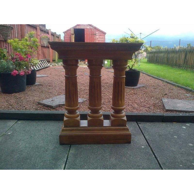 a pair of side balistrays-side units solid wooden columbs
