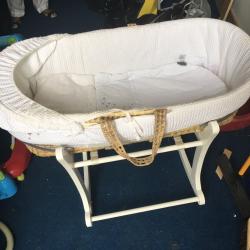 Beautiful moses basket - like new!