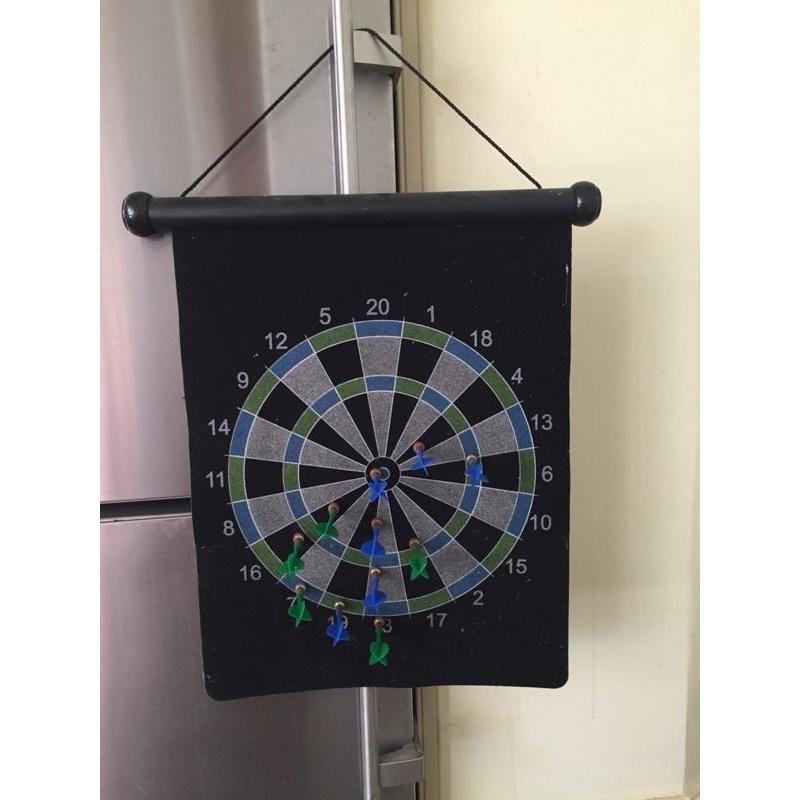 MAGNETIC DART BOARD