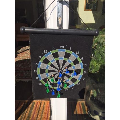 MAGNETIC DART BOARD