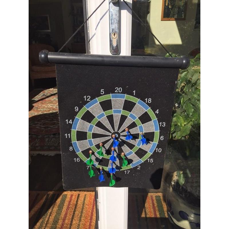 MAGNETIC DART BOARD