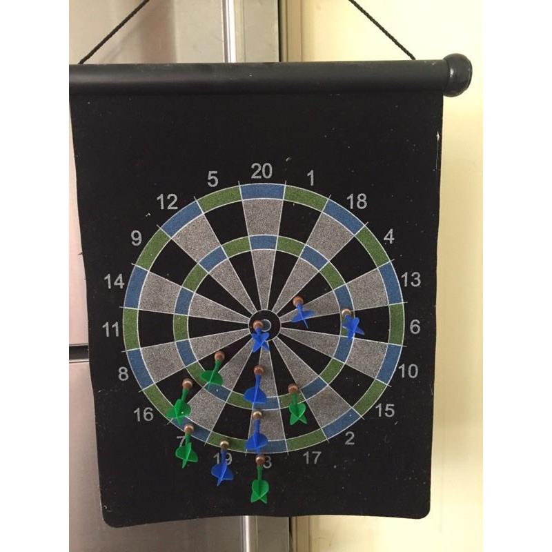MAGNETIC DART BOARD