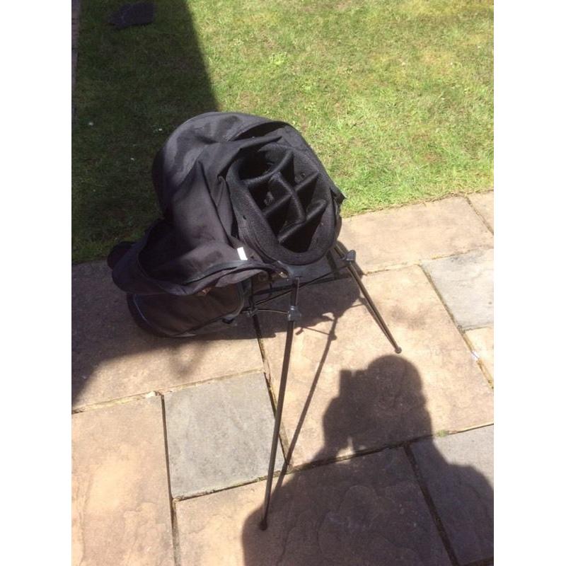 Golf bag, with stand and comfortable back straps